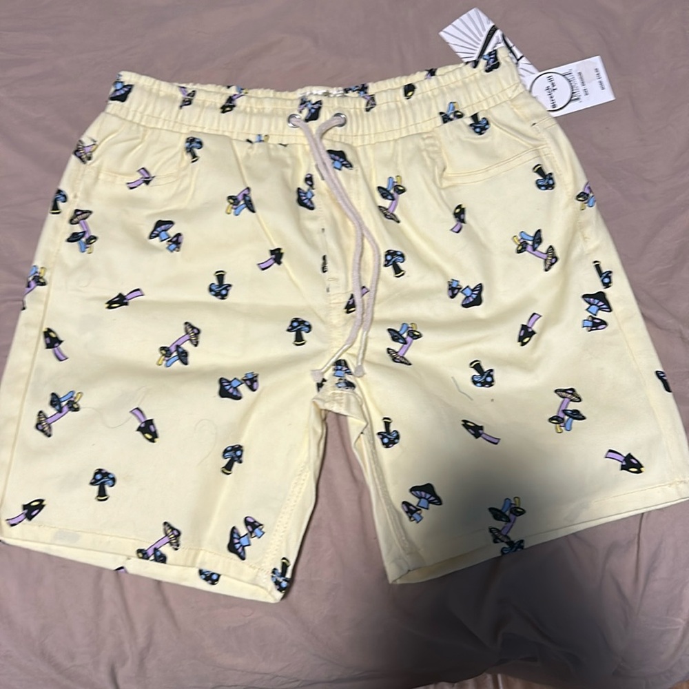 Fresh prints of Bel-Air mushroom shorts, medium